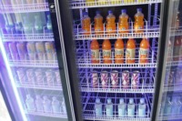 Lemari Pendingin Minuman Supermarket, Tipe Tegak, Pintu Kaca, Kontrol Temperatur Digital, Hemat Energi 5 Bintang, Bersertifikasi CE