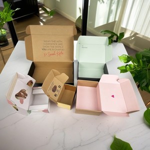 Biểu Tượng Tùy Chỉnh Hai Bên Cá Nhân In Mỹ Phẩm Hộp Bưu Phẩm Bao Bì Lá Vàng Màu Hồng Vận Chuyển Hộp Với Sợi Dây Thừng Cho Quà Tặng - Product Image 5