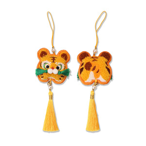 Pendentif Sachet en Tissu Brodé avec Logo Personnalisé et Couture de Précision – Artisanat Textile pour Cadeaux Promotionnels et Marquage de Marque - Product Image 2
