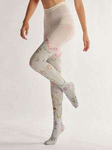 Pantimedias Retro Estampadas Aurora Europe Pompea con Diseño Floral y Logotipo Personalizado - Product Image 2