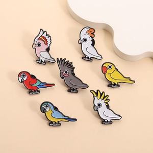 Nouvelle Arrivée <span class=keywords><strong>Épingles</strong></span> Métalliques de Dessin Animé Série Perroquet Mignon Broches Créatives Style Cartoon Accessoire Métallique Coloré Oiseau Animal - Product Image 5