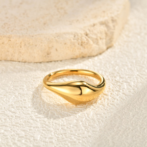 Bague dôme goutte d'eau en acier inoxydable 316L et or 18 carats pour femme, bague minimaliste épaisse en forme de haricot, bijou statement étanche - Product Image 4