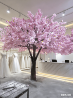 Arbre artificiel de cerisier en fleurs réaliste sur mesure de 4*4m pour les designers d'intérieur, les hôtels, les restaurants, les centres commerciaux, la décoration commerciale