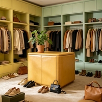 Armoire coulissante sur mesure en bois massif avec revêtement en cuir véritable, design minimaliste pour chambre à coucher