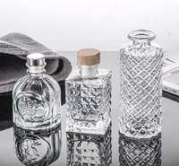 Flacon de parfum rectangulaire en verre gaufré 100 ml, diffuseur à bâtonnets avec surface transparente et bouchon à vis