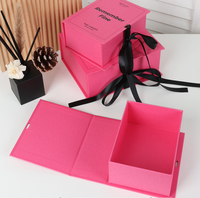 Boîte cadeau magnétique haut de gamme pliable avec doublure en éponge imperméable et lamination mate pour chemises, cravates, ceintures et foulards
