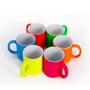 Tasses à café blanches vierges de 11 oz pour sublimation avec poignée en forme de cœur, tasses en céramique promotionnelles de haute qualité avec logo personnalisé - Product Image 3