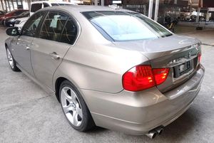 รถบีเอ็มดับเบิลยู 325i ปี 2011 เครื่องยนต์ 2.5 ลิตร L6 ซีดาน – รถซีดานสปอร์ตสุดหรู ขับเคลื่อนล้อหลัง ผลิตในเยอรมนีเพื่อการส่งออก - Product Image 4