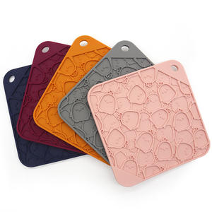 Hot-selling Practical Customizable Logo Food Grade Puppy Slow Feeder Suction Licking Pad Silicone Pet Dog Licking Pad - Product Image 5