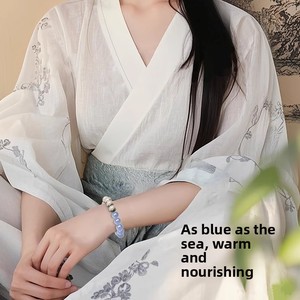 กำไลข้อมือควอตซ์สีเขียวธรรมชาติประดับอะความารีนสำหรับผู้หญิง ช่วยบำรุงร่างกาย ปรับสมดุลธาตุ หยกเสริมโชคลาภ ประดับด้วยคริสตัล - Product Image 2