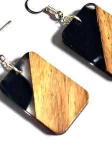 Pendientes Únicos de Resina y Madera, Joyería Ligera Hecha a Mano, Regalo Ideal para Mujeres, Adolescentes y Niñas que Aprecian el Arte Artesanal - Product Image 2