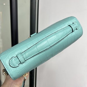 Sac à main enveloppe en cuir de crocodile bleu avec fermeture à fermoir doré, sac élégant à bandoulière unique pour femme, pour un usage quotidien - Product Image 4