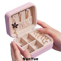 Groothandel draagbare vierkante PU lederen juwelendoos reis etui met rits mini cadeau juwelendoos opbergdoos aangepaste logo