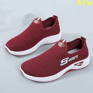 รองเท้าวิ่งผู้หญิงสไตล์เกาหลีแบบถัก Fly Knit น้ำหนักเบาพิเศษ สำหรับฤดูใบไม้ผลิ ฤดูร้อน ฤดูใบไม้ร่วง ระบายอากาศได้ดี รองรับแรงกระแทก ยืดหยุ่น ทนทานต่อการสึกหรอ ผลิตจากผ้าตาข่ายและ EVA - Product Image 3