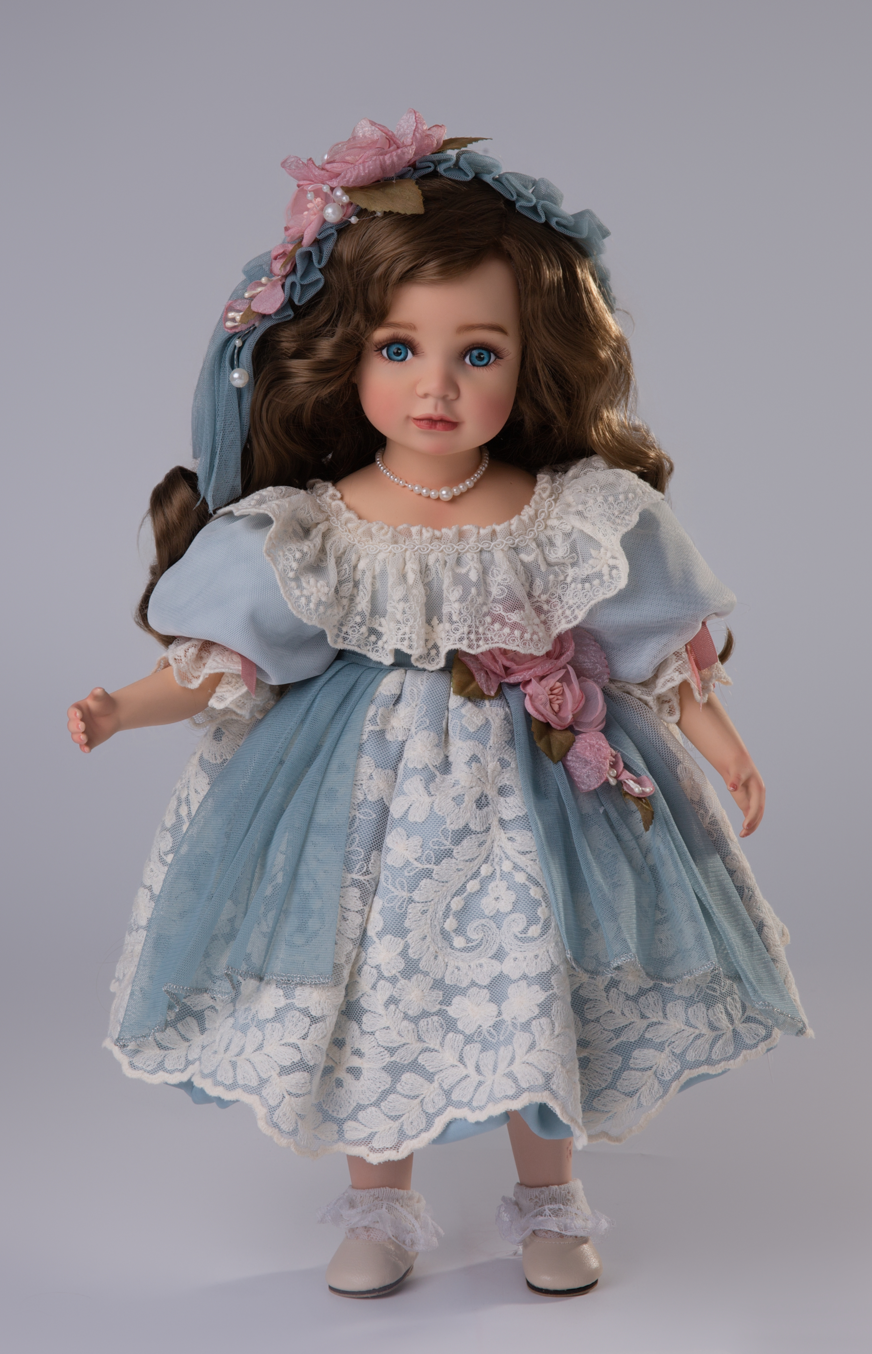 Poupée en porcelaine 18 pouces 2