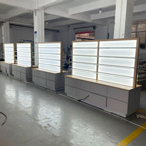 Meubles de magasin d'optique de luxe sur mesure, vitrine à lunettes personnalisée avec éclairage LED pour la conception intérieure des magasins - Product Image 3