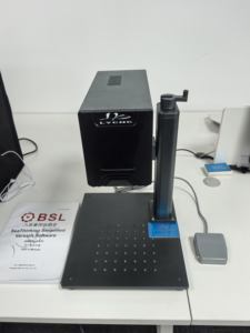 LY 电脑版迷你台式光纤激光打标机铭牌打标机和雕刻机 20W - Product Image 1