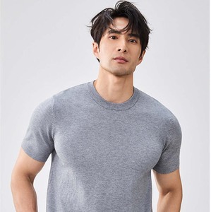 T-shirt décontracté pour homme à col semi-montant, manches courtes, perlé, respirant, anti-humidité, rafraîchissant, couleur unie, en polyester et soie glacée, OEM - Product Image 3