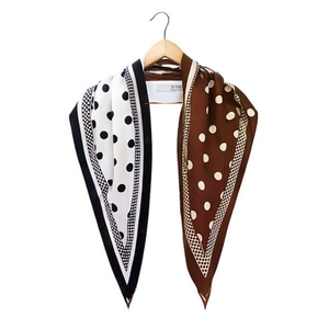 Sciarpa triangolare multifunzionale 135x60 cm con design a pois per accessori moda da donna - Product Image 2