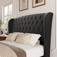 Cadre de lit capitonné à boutons avec tête de lit large et ailée pour solutions de mobilier de chambre d'hôtes et de villa