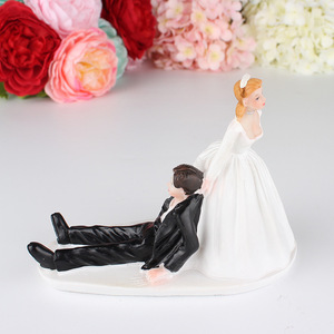 Figurines de gâteau de mariage en résine pour mariée et marié Ornement de Noël écologique pour la décoration de gâteau Motif de sculpture en stock - Product Image 4