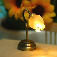 23 Stile Miniatur-Puppenhaus-Lampe Miniatur-Tischlampe Puppenhaus-Kronleuchter Deckenleuchte mit Batteriebetriebener Beleuchtung
