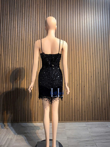 Mini-robe de luxe noire à sequins et col en V profond pour femme – Tenue de soirée cocktail moulante faite à la main pour clubbing - Product Image 3