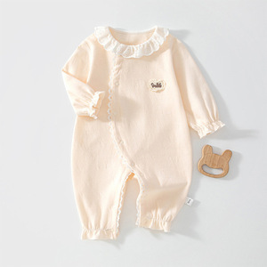 Tutina per Neonati e Bambini 100% Cotone Lavorato a Maglia Manica Lunga Design con Bottoni Diagonali Colletto con Volant in Pizzo Abbigliamento per Casa - Product Image 1