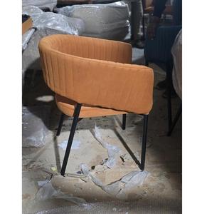 Chaises de salle à manger de luxe, nouveau design, mobilier d'hôtel noir avec tissu en velours orange foncé, chaises de restaurant portables - Product Image 4