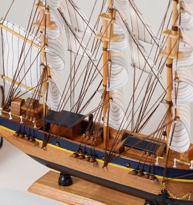 Modelo de Velero Hecho a Mano en Madera Sólida, Decoración Náutica Vintage para Mesa, Adorno de Buena Suerte para Graduación o Regalo Empresarial - Product Image 5
