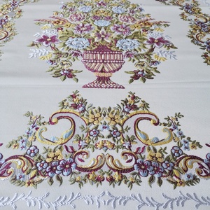 Alfombra de oración musulmana duradera, lavable y bordada con motivos florales, adecuada para picnics en casa y uso en campamentos. - Product Image 1