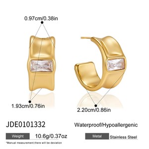 Pendientes Elegantes de Acero Inoxidable Chapados en Oro de 18K con Circonita Cúbica Blanca Cuadrada, Estilo Clásico - Product Image 2