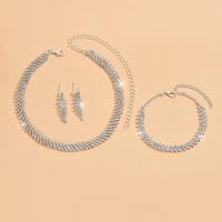 Conjunto de Joyería de Lujo Ligero y Romántico de Tres Piezas: Collar, Pendientes y Pulsera de Aleación con Cadenas Finas para Regalo de Boda