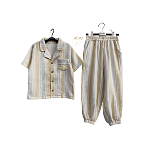 Set Trendy Personalizzato per Bambini con Camicia e Pantaloni in Morbido Crepe Stampato, Scollo a V con Tasche, in Cotone Traspirante per Uso Quotidiano Casual - Product Image 2