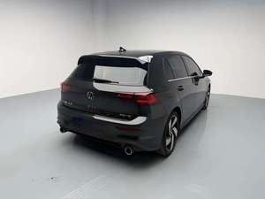 <span class=keywords><strong>Golf</strong></span> <span class=keywords><strong>GTI</strong></span> 380TSI DSG 2023 avec turbocompresseur, conduite à gauche, toit ouvrant R18, intérieur foncé, sièges en cuir, voiture compacte - Product Image 3
