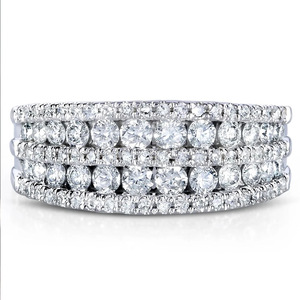 Anello Eternity in Oro Bianco F1634 con Diamanti Taglio Brillante e Incastonatura a Pavé, Anello Classico da Matrimonio per Donna - Product Image 1