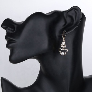 Conjunto de Joyas de Zirconia Chapado en Oro para Mujer, con Diseño de Corona de Oso y Colgante de Oso Hueco, Collar y Pendientes Colgantes, Regalo de Boda - Product Image 4