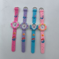 Vente en gros ODM 31mm 5mm Boîtier fin Montres analogiques à quartz pour enfants Boîte de montre de luxe rétro avec breloque sport anime