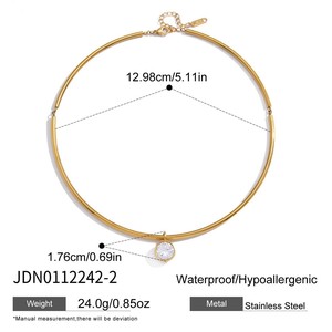Collier pour femme en acier inoxydable plaqué or 18 carats, avec pendentif rectangulaire en zircone, motif fleur rigide, étanche - Product Image 5
