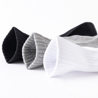 Chaussettes de créateur de haute qualité avec logo personnalisé Chaussettes en coton taille unisexe pour hommes Chaussettes de sport personnalisées pour le cyclisme et la randonnée