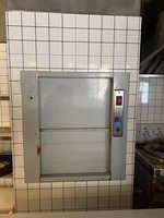 Monte-charge alimentaire multi-sécurité avec verrouillage de porte, arrêt d'urgence et capteur de surcharge pour restaurant