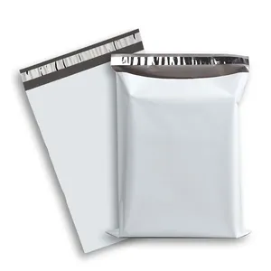 プラスチック製の配送バッグ白い粘着性のバルクロールパッケージ郵送ポーチ小包vinted配送バッグmiler