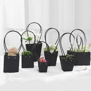 INUNION Wholesale Custom Waterproof Pink Cardboard Paper Shopping <strong>Bag</strong> Plastic Handle Floral Packaging <strong>Bag</strong> for <strong>Flower</strong> Arrangement - Product Image 4