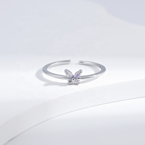 Anillo ajustable abierto de plata 925 con ópalo, chapado en oro, diseño de mariposa, con gemas, para niñas, precio de fábrica, venta al por mayor. - Product Image 1