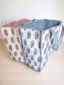 Bolsa de Mano de Algodón Acolchada con Estampado Floral, Bolsa de Compras y Viaje Grande, Elegante Bolsa de Mano para Mujer, Diseño Espacioso y Duradero - Product Image 3