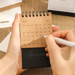 Kalender alas meja cetak kustom pabrik kalender Mini lucu dan ringkas dalam rencana 2024 kalender mingguan dan Bulanan