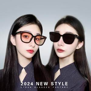 Lunettes de soleil Lisha GM noires unisexes, monture PC, protection UV400, type 3, avec étui - Product Image 4