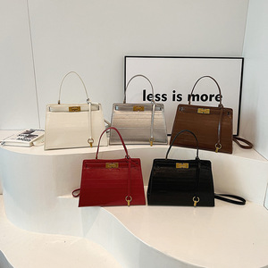 Vente en gros de sacs de mode pour femmes Sacs de voyage pour le shopping Personnalité Couleur Dames Sac bandoulière en cuir à bandoulière - Product Image 5