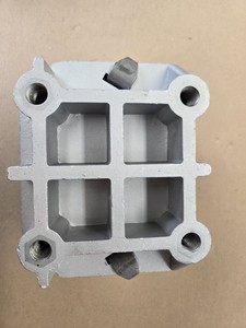 Supporto Motore Originale FAW Jiefang 1001060-50A in Gomma per Ricambi di Camion Pesanti, Vendita all'Ingrosso - Product Image 3