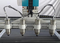 Le système 3 axes de routeur CNC multi-têtes de qualité professionnelle 1325 garantit les industries de fabrication de meubles artistiques de sculpture sur bois de précision